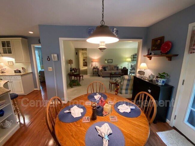 Building Photo - 4724 Coach Hill Dr