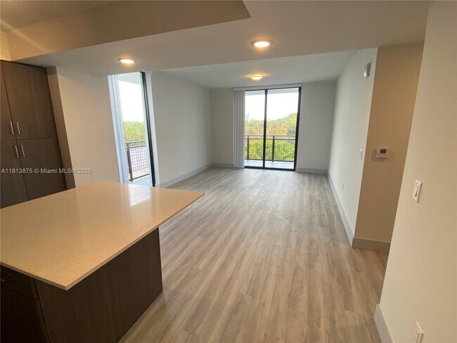 Building Photo - 9000 Ramblewood Dr