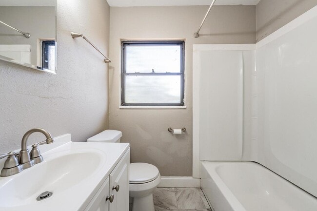 Building Photo - 29 Westwood Terrace N