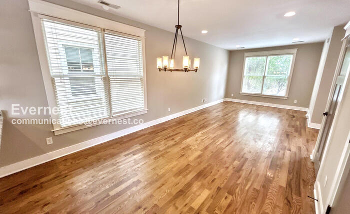 Building Photo - 1501C 9th Ave N