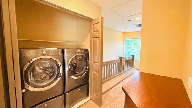 Building Photo - Beautiful 3BD/2.5BA, Multi-Level Townhome in the Shadowhawk Community in Danville- Available NOW!