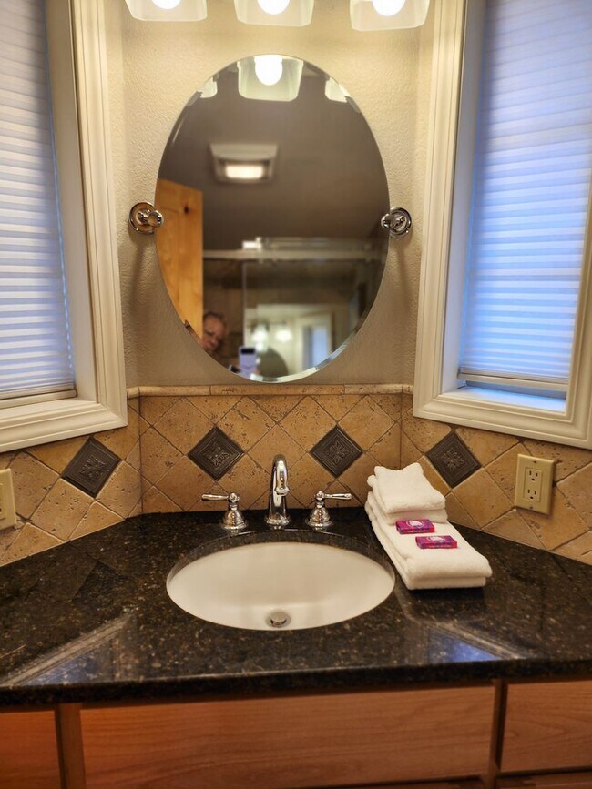 Building Photo - Seasonal Rental - Available through April 30, 2026