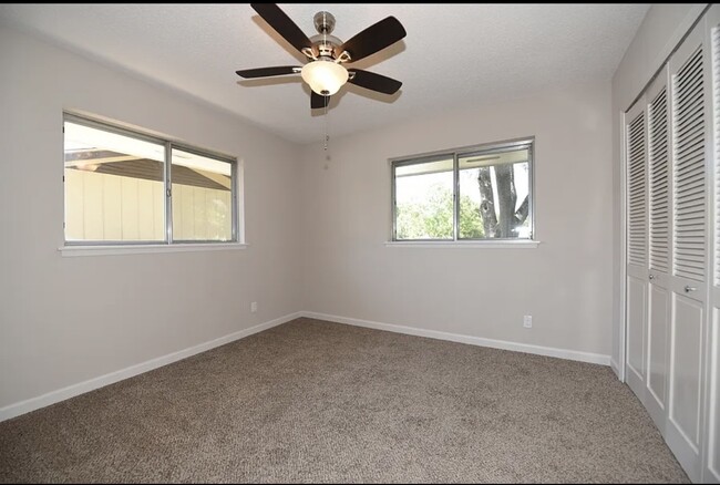 Building Photo - 10418 Rockland Dr
