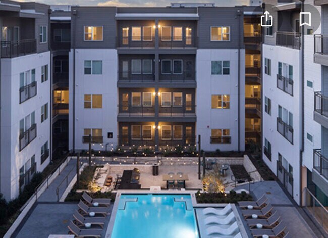 Building Photo - 2000 N Garrett Ave