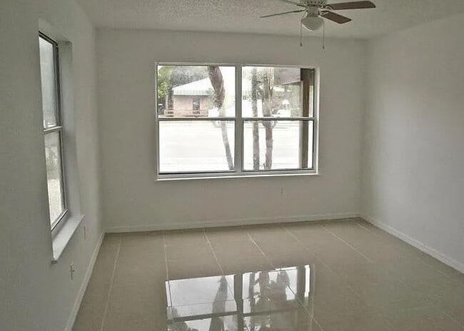 Building Photo - 2068 Fruitville Rd