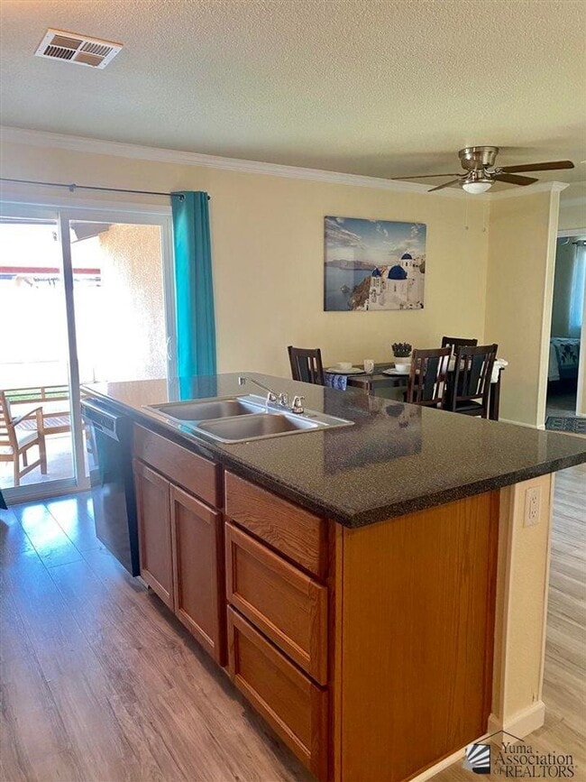 Building Photo - Furnished 3 bed/2bath HOME
