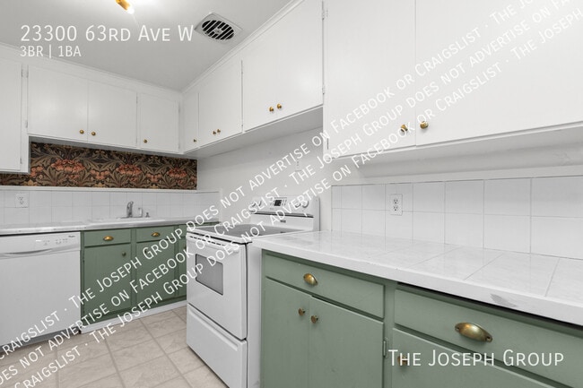 Building Photo - 23300 63rd Ave W