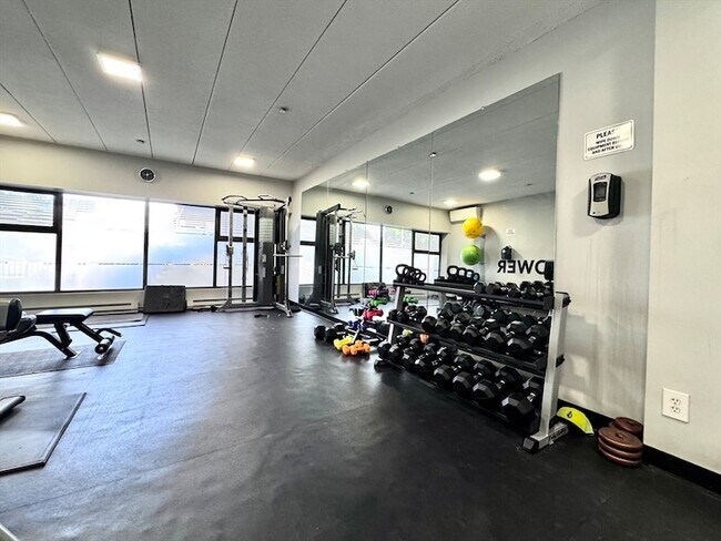 Building Photo - 60 Pleasant St