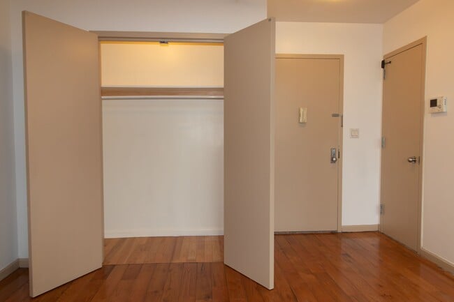 Building Photo - 1635 Lexington Ave