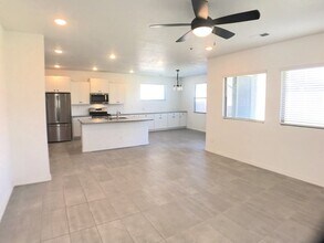 Building Photo - Gorgeous, Newer 3 bedroom in Los Lunas! Op...