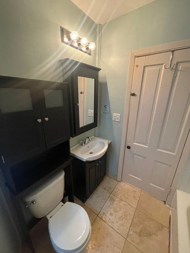 Building Photo - AVAILABLE NOW - 3 Bedroom/1.5 Bath Home wi...