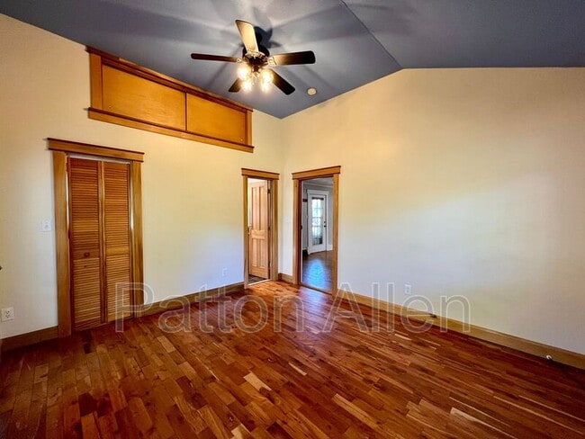 Building Photo - 5 Shady Cv Ln