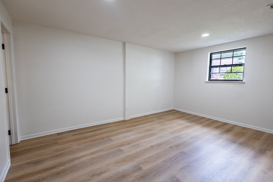 Building Photo - 8659 Riggs St