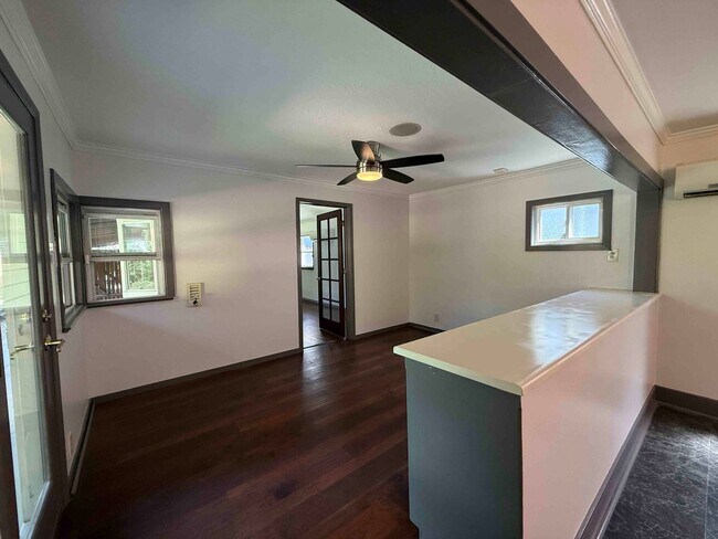 Building Photo - Charming Land Park 2 Bedroom