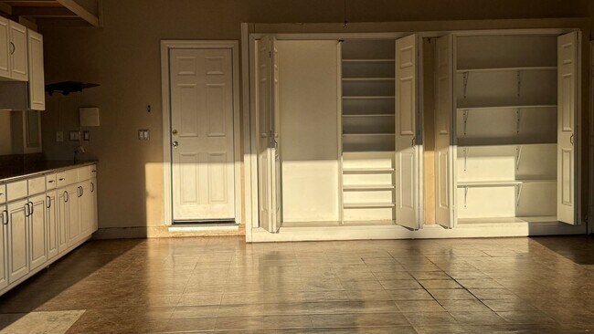 Building Photo - AVAILABLE! OPEN HOUSE FRIDAY 3/20/26 from 5:00-6:00 pm