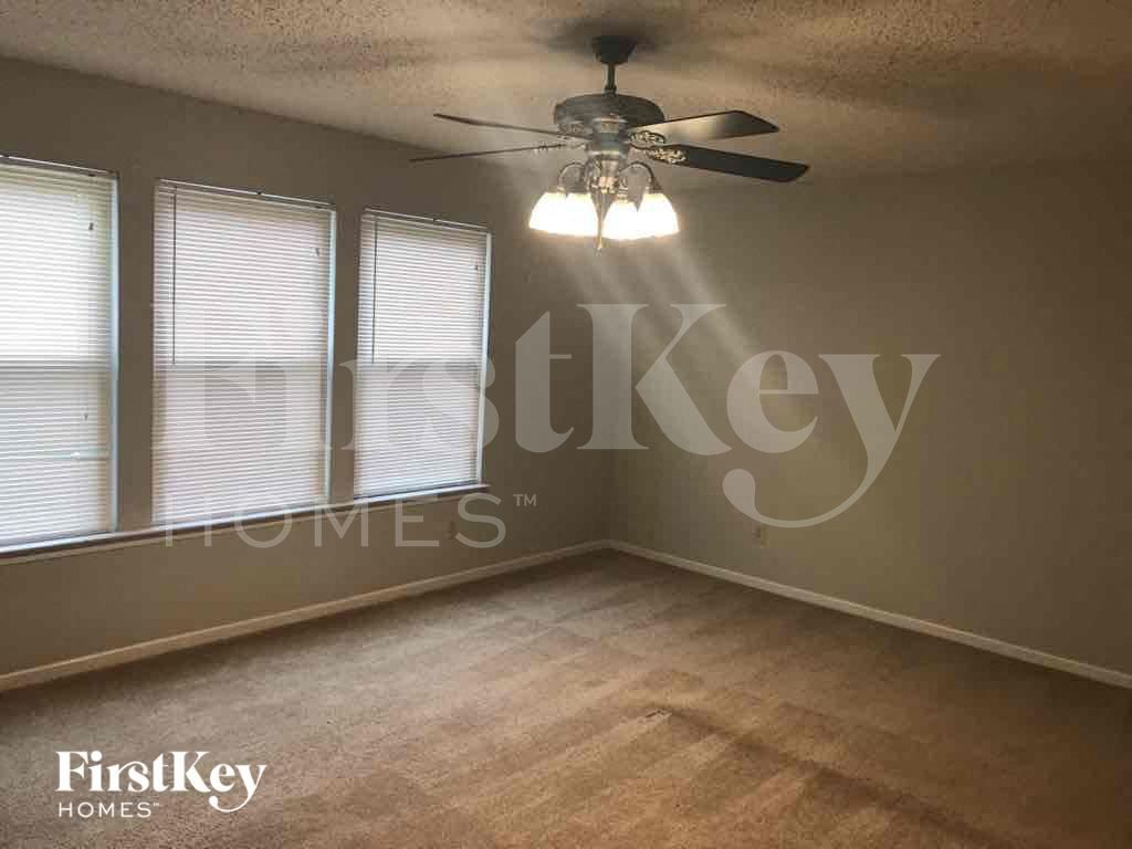 Building Photo - 5702 N Jefferson Dr