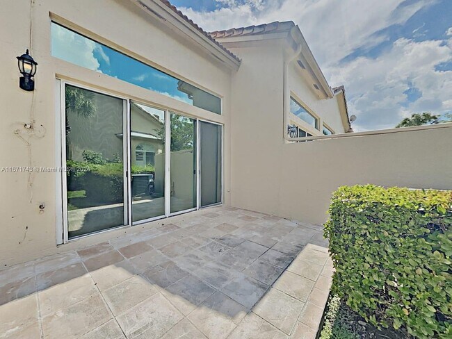 Building Photo - 8101 Madison Lakes Cir S