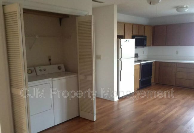 Building Photo - 116 Etling Ave