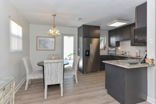 Building Photo - 727 Bunker Rd