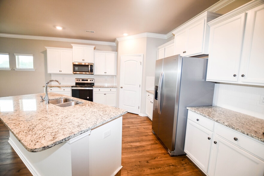 Building Photo - 102 Duskwood Dr