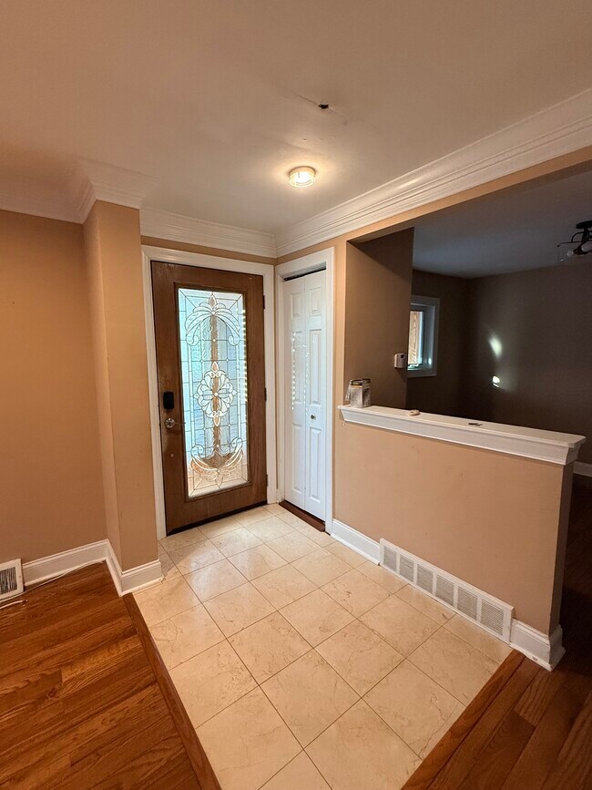 Building Photo - 3808 Ronnald Dr