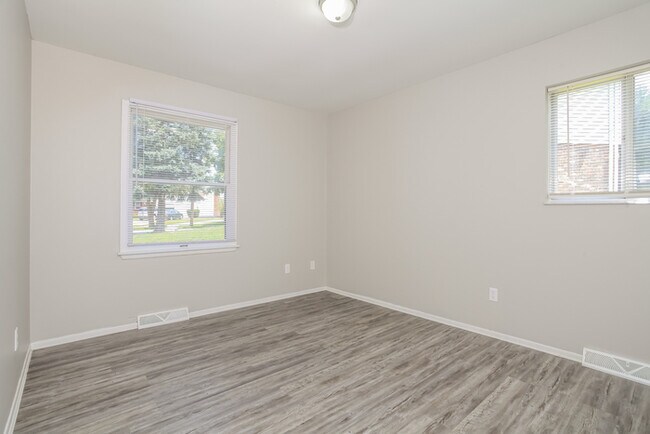 Building Photo - Beautiful All Brick 3 Bedroom Home in Spri...