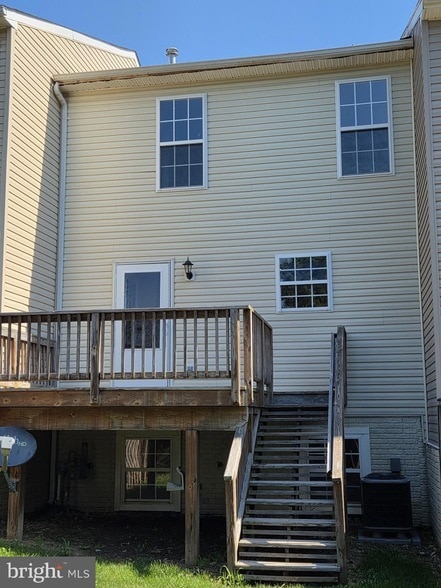 Building Photo - 404 Pendleton Ln