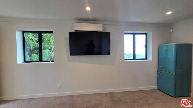 Building Photo - 8718 St Ives Dr