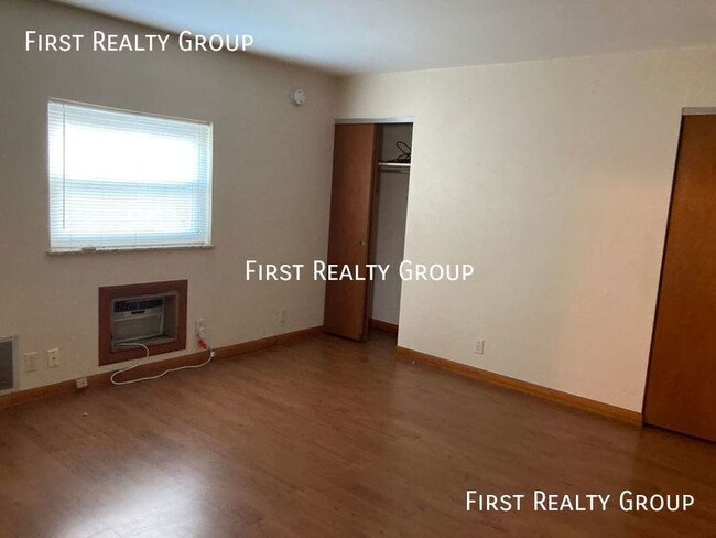 Building Photo - Belmont Area, 1 Bedroom Efficiency Apartme...