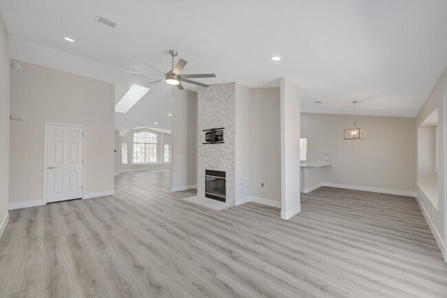 Building Photo - Remodeled Single Story, 4 Bedroom Home in Desert Shores