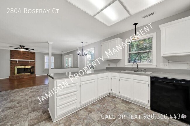 Building Photo - 2804 Rosebay Ct