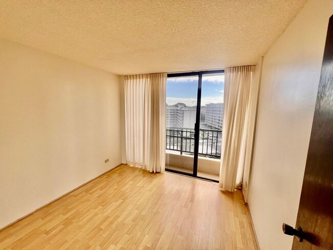 Building Photo - Horizon View Tower/2 BD/2 BA/1 PK