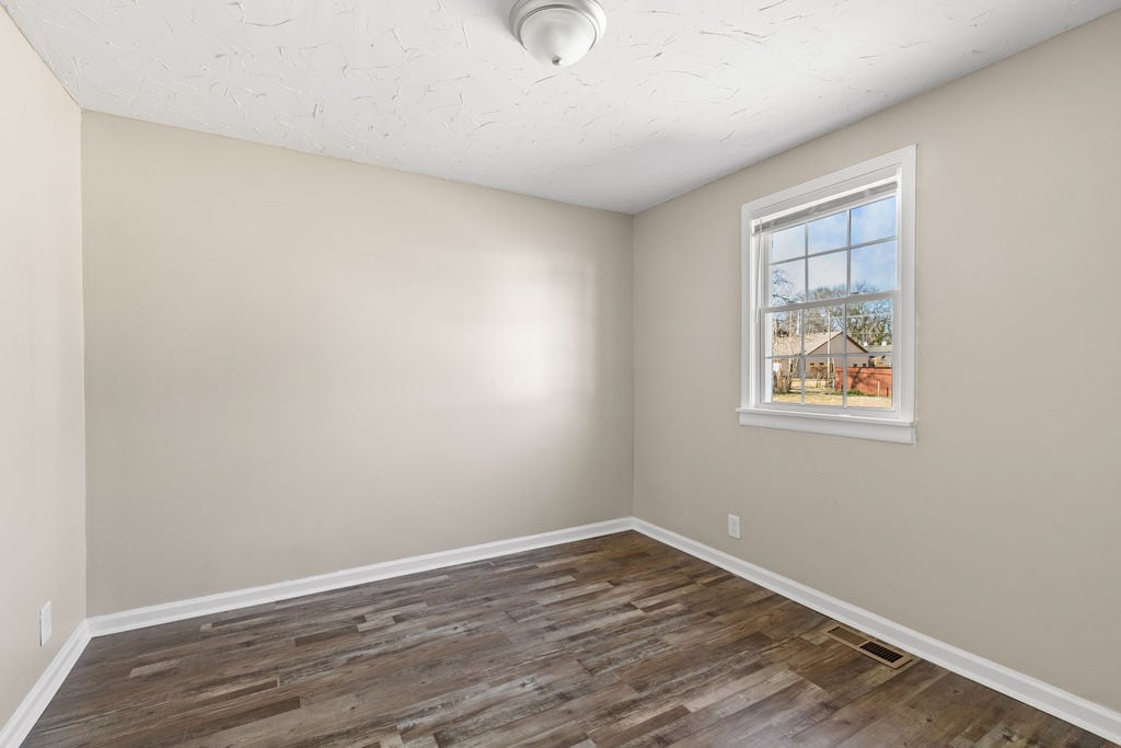 bedroom unit B - 335 Grace St