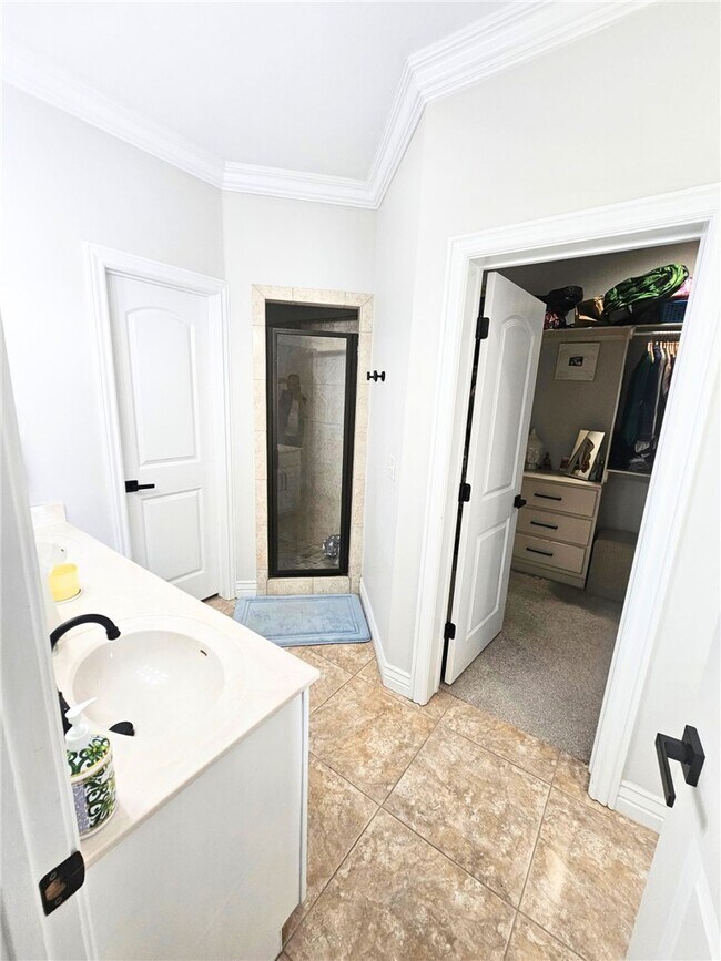 Building Photo - 3803 SW Kite Dr