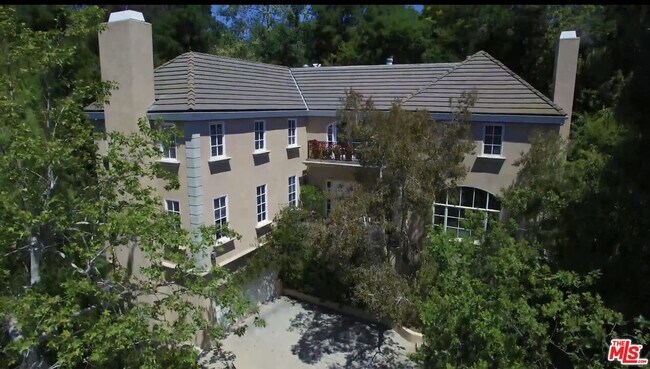 Primary Photo - 898 N Bundy Dr