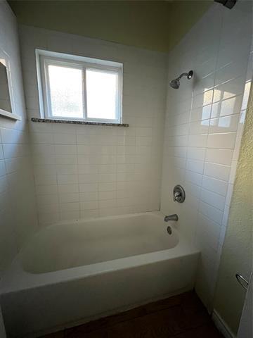 Building Photo - 200 E 12th St