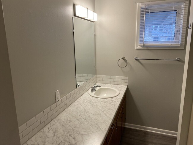 Building Photo - 14901 Dutchmans Dr