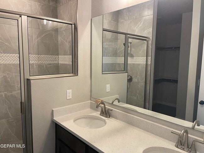 Building Photo - 553 Osier Dr