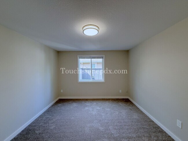 Building Photo - 119 SE Sweetbriar Ln