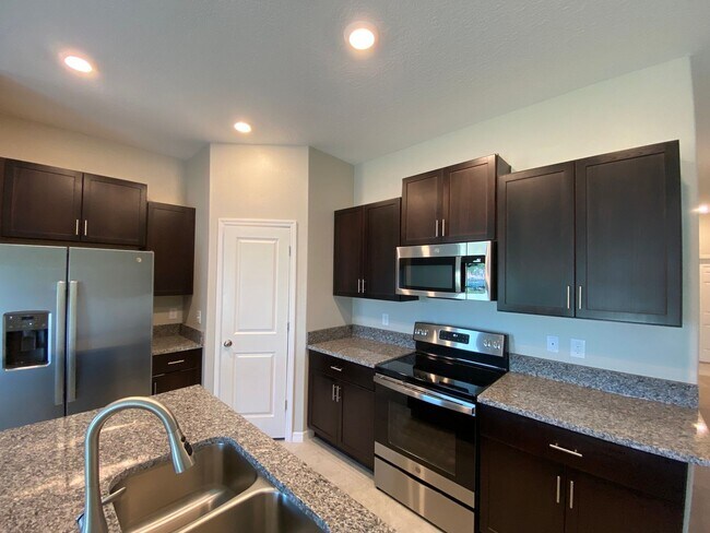 Building Photo - Ask How To Receive TWO WEEKS FREE!!  Hills Of Tuscany - Great Location, 3/2/2 ***WON'T LAST***