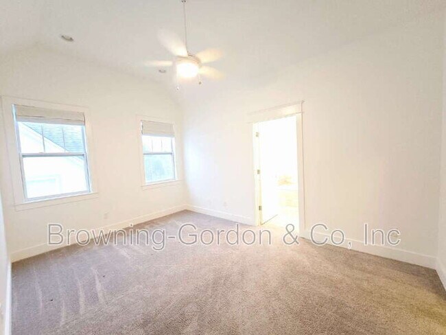 Building Photo - 6539 Thunderbird Dr