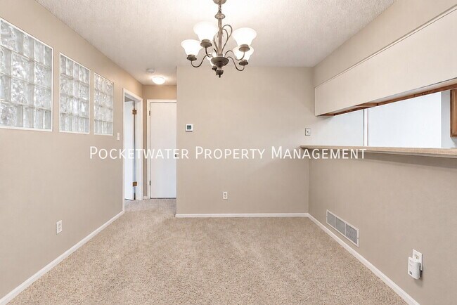 Building Photo - 6225 Willow Ln