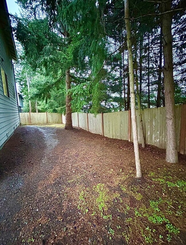 Building Photo - ***PENDING APPLICATION***Holiday Move-In Special — Enjoy Half Off Your First Month’s Rent! Lovely...