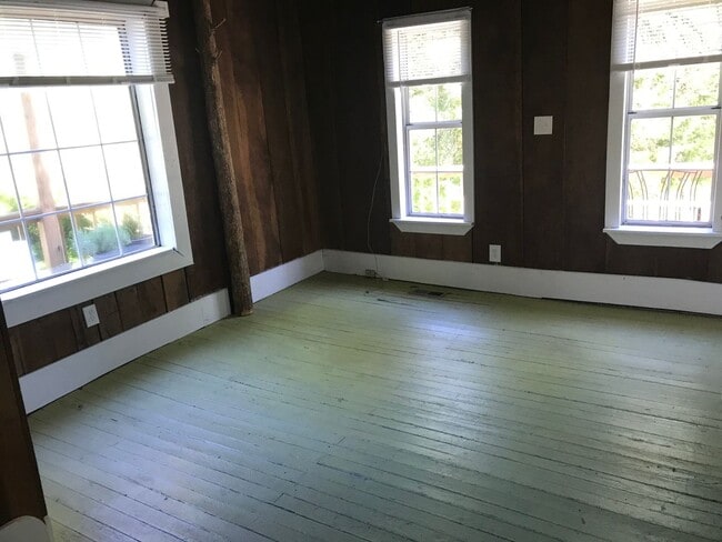 Building Photo - 211 Firefly Run