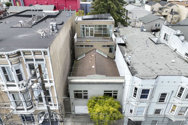 Building Photo - 1076 S Van Ness Ave