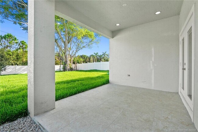Building Photo - 1014 SW 35th St