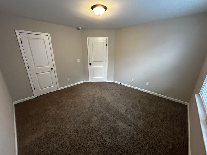 Building Photo - 8152 Warbler Wy