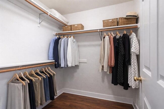 Building Photo - 2632 Century Park Blvd