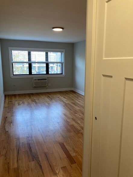 Building Photo - 696 Elm Pl
