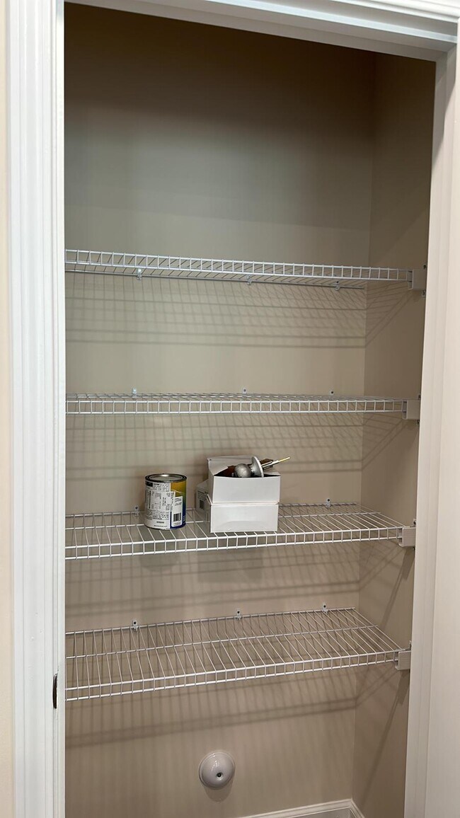 Building Photo - 897 Falls Grove Trl